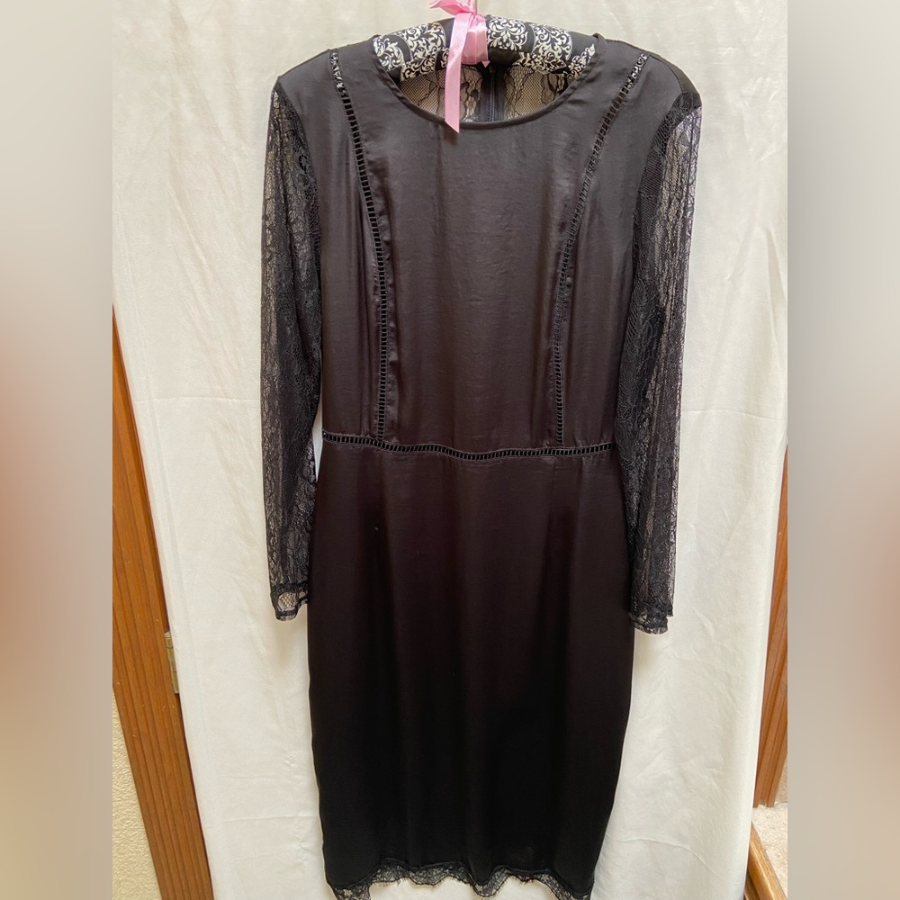 Zara women’s contrasting lace dress black